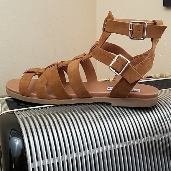 Steve Madden Shoes - NWT- CUTE STEVE MADDEN TAN SUEDE LEATHER SANDALS
